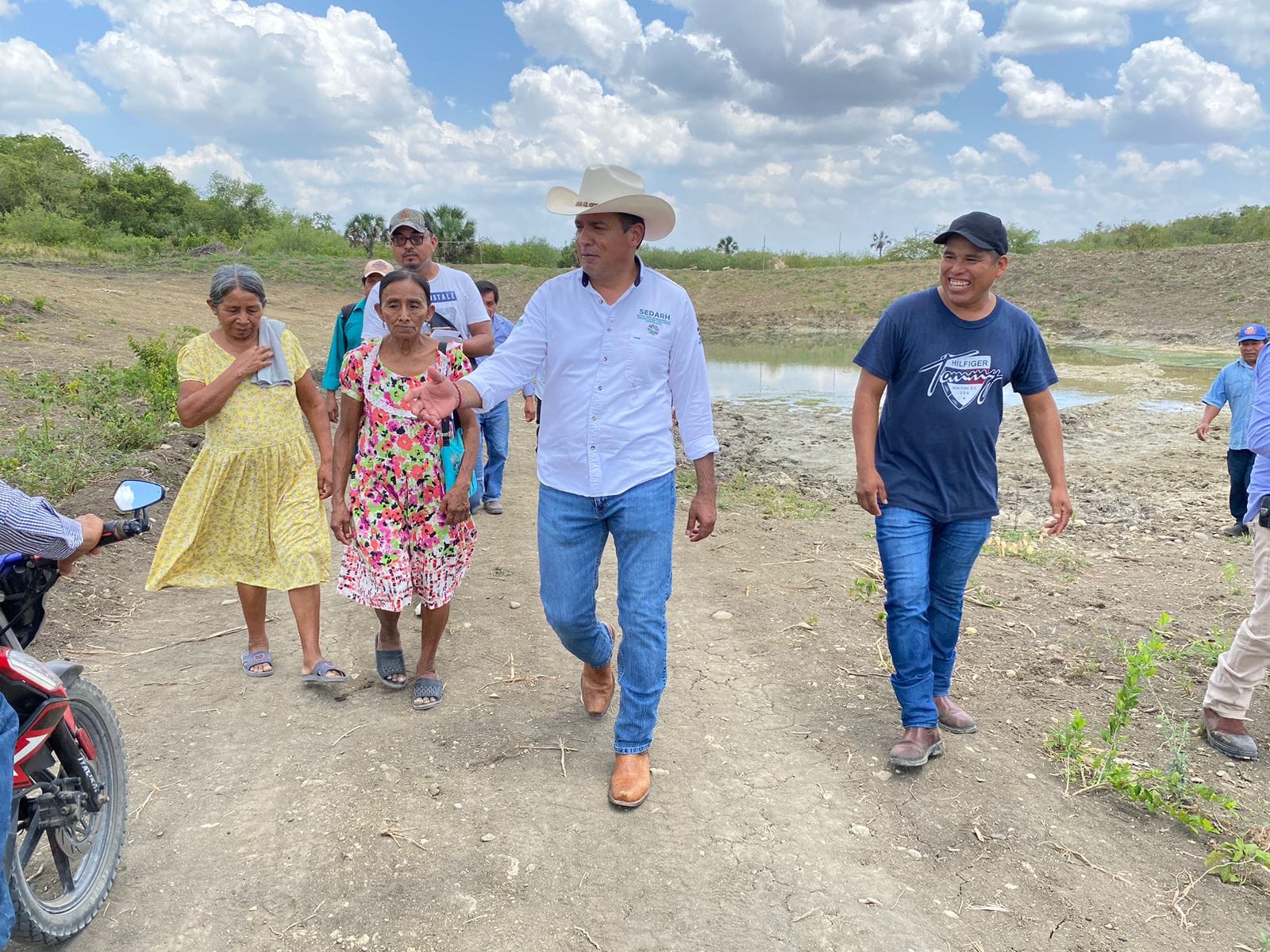 GOBIERNO DEL APOYO REPARA UNA PRESA EN SAN VICENTE