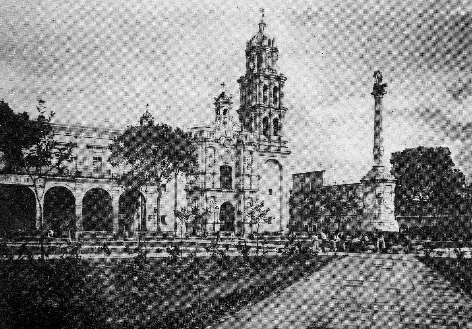 Plaza de Armas y el Obelisco_Año 1867.jpg