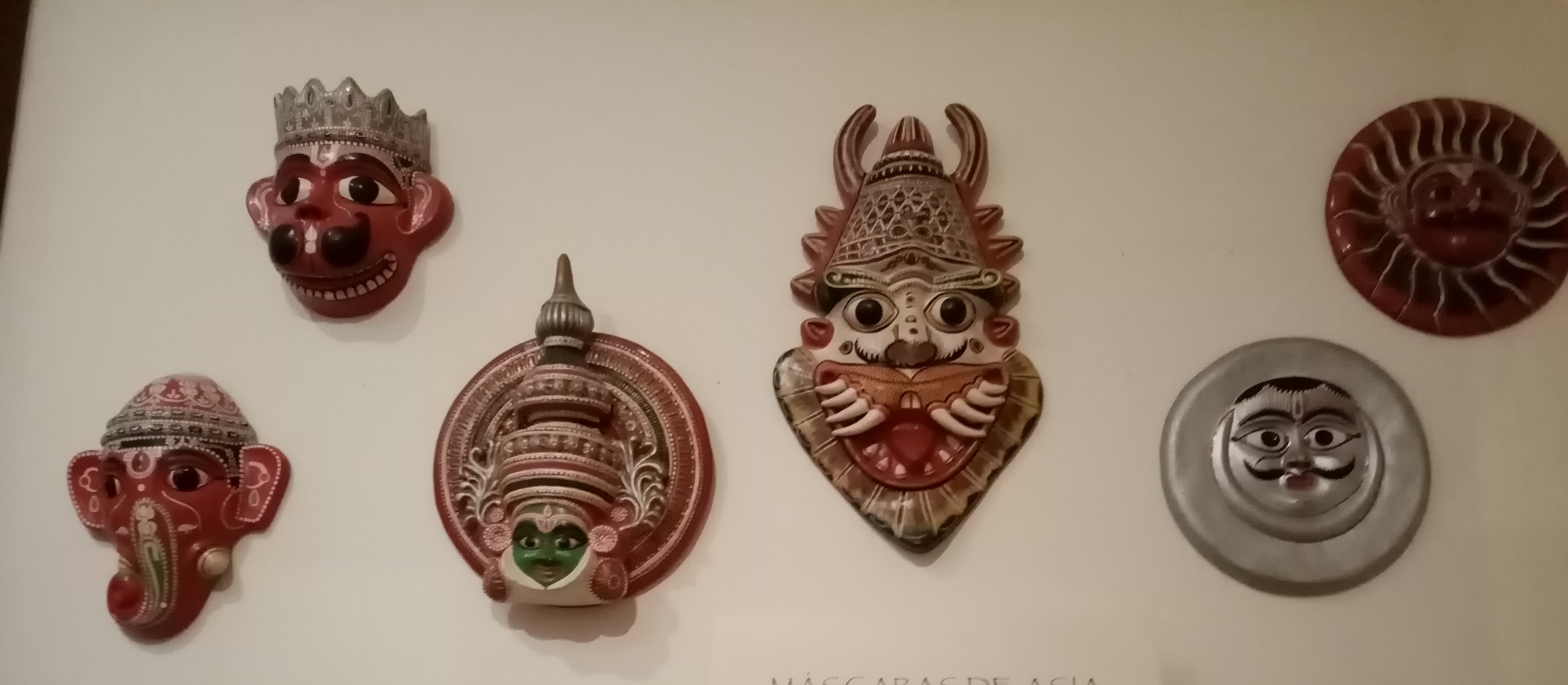 MÁSCARAS DE ASIA.jpg