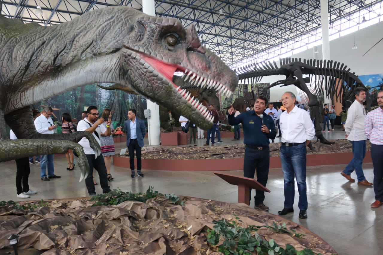 Gobernador-inaugura-museo-itinerante-“Tierra-de-Dinosaurios”-260419